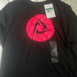 Women’s Nike T-shirt